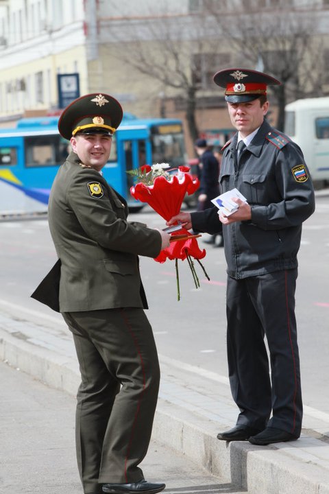 Полиция разных стран и гражданские лица