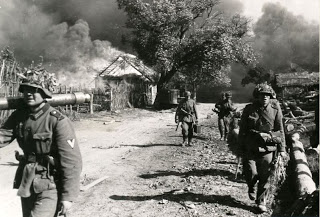 Здесь была война