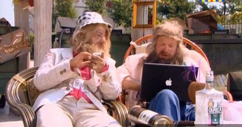 Ремонт разломанного ноутбука или спасение валенка)