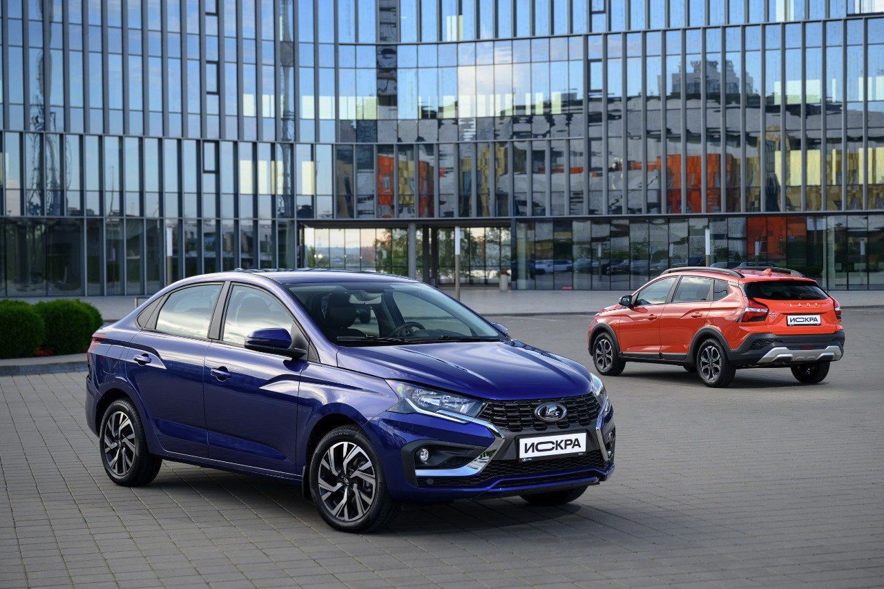 Объявлены цены на Lada Iskra: от 1,25 млн до 1,8 млн рублей. Продажи стартуют 20 июля 2025 года