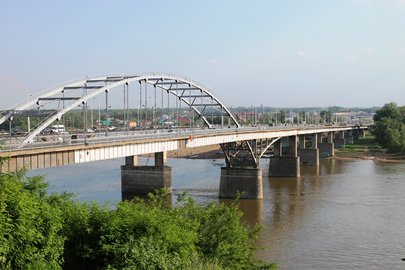 На средства от системы "Платон" в России открыли мост через реку