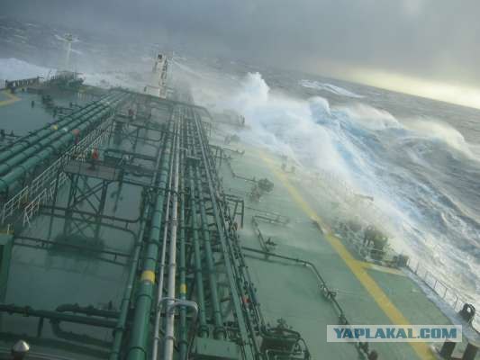 Шторм, вид из ходовой рубки