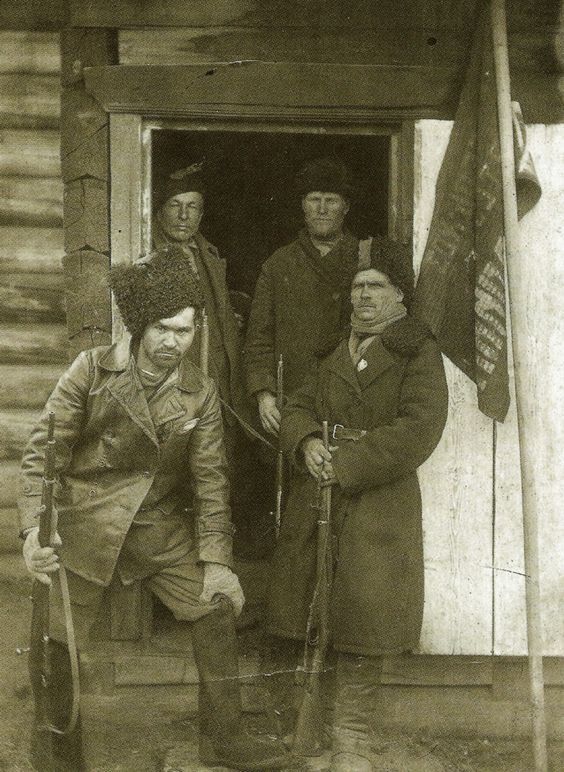 Фотографии связанных с историей Красной и Советской Армии.