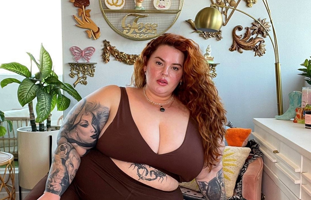 Что делает мужчина перед свиданием с любовницей?