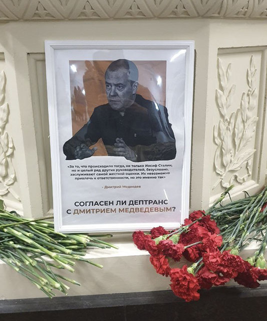 В Московском метро открыли восстановленный рельеф со Сталиным