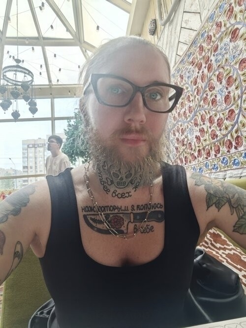 Пришел на свидание с девушкой с сайта знакомств