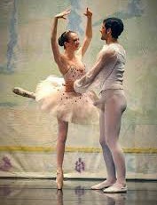 Был в балете: мужики девок лапают...