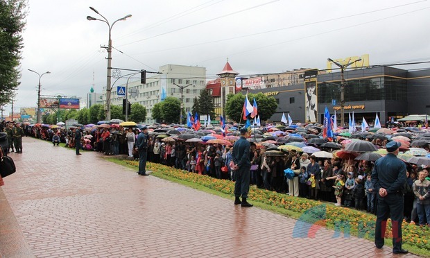 Луганск. Открытие памятника "Они отстояли Родину".