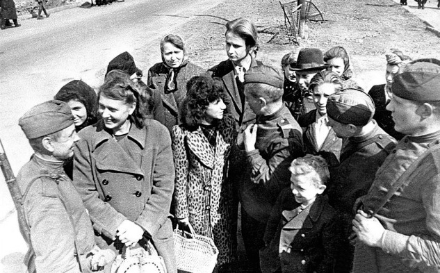 Исторические моменты Победы. Апрель-май 1945г