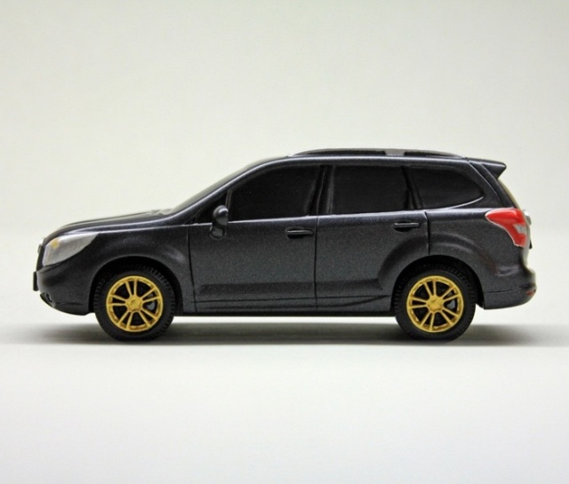 Деревянная модель кроссовера Subaru Forester