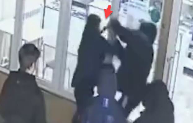 Всадил нож в шею: в Волгограде убили 16-летнего парня