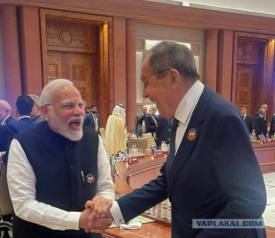 Индийские СМИ: Россия купила оружия в Индии на 4 миллиарда долларов, оплатив в рупиях