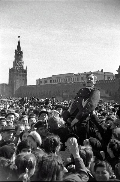 С 9 мая товарищи!