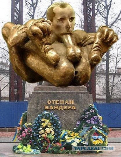 В Петербурге неизвестный облил краской граффити с Моторолой