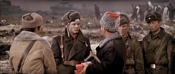 Это... какой-то абсурд! Путин наградил избитых футболистами чиновников Пака и Гайсина