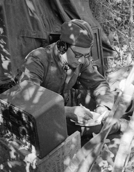 У Лёхи мелькнула мысль, что в Центральном партизанском штабе все с ума посходили