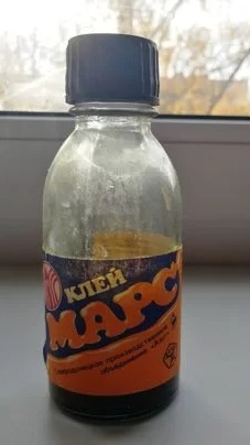 История клея Момент