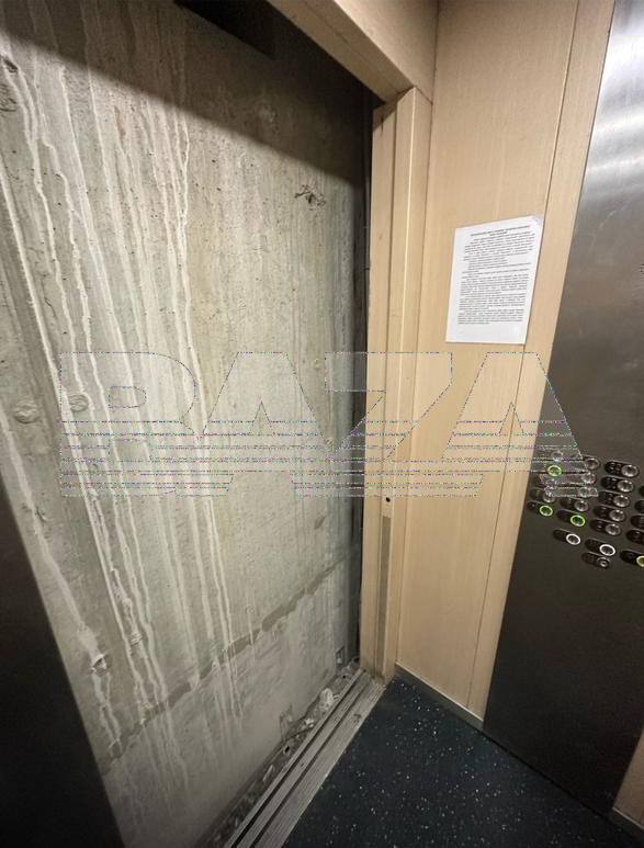 Грузовой лифт рухнул вниз в многоэтажке в Москве