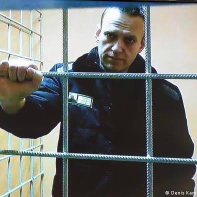 Кресты, судеб сломанных полверсты