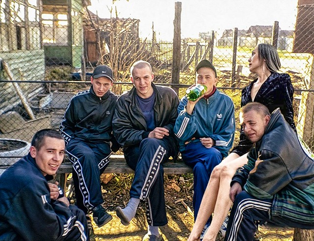 Что у неё с ногами?