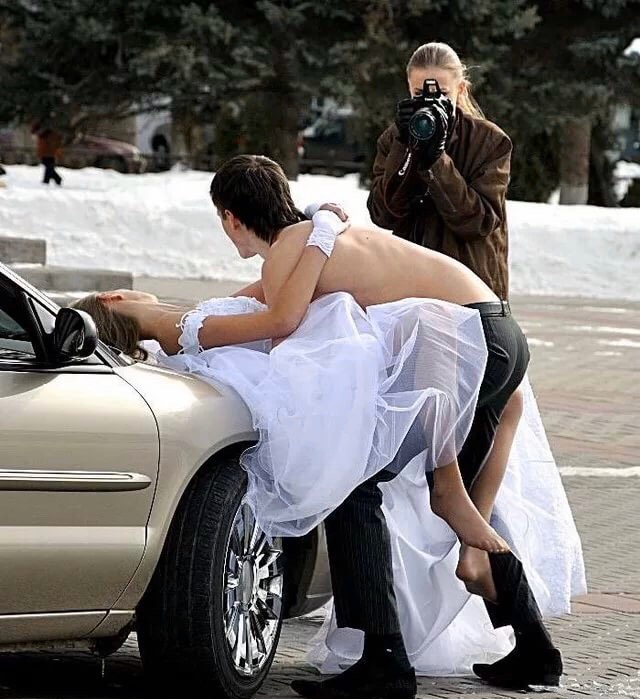 А обещал незабываемую фотосессию, шаромыжник