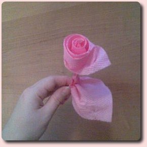 Бумажная роза за несколько движений