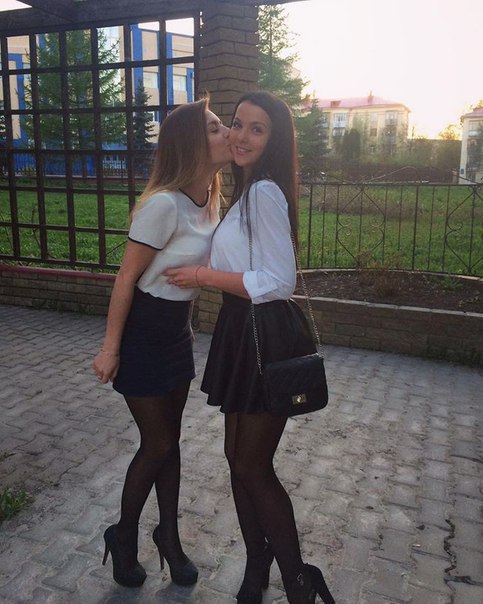 Девушки на улицах