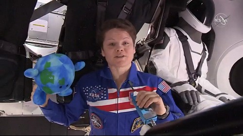 Crew Dragon успешно состыковался с МКС