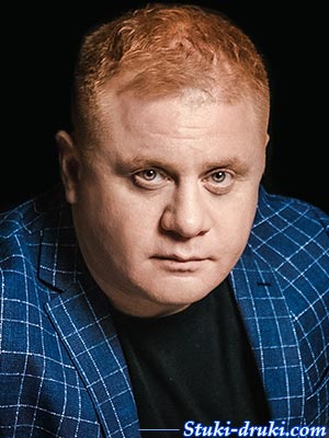 Красивый памятник актёру Павлу Деревянко с «Оскаром» в руках установили в Таганроге