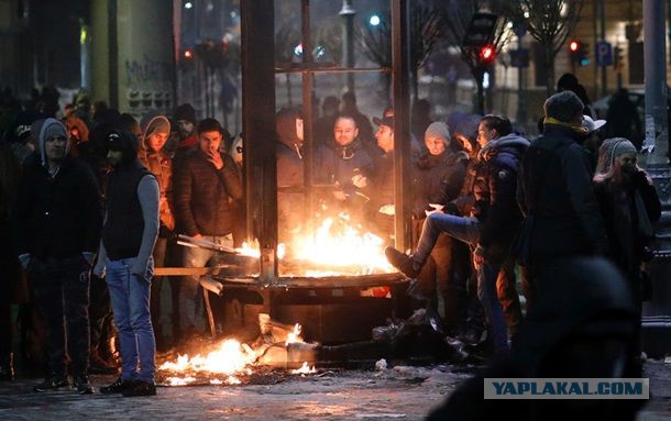 В Румынии 250 тысяч человек вышли на демонстрации против снятия обвинений с коррупционных чиновников