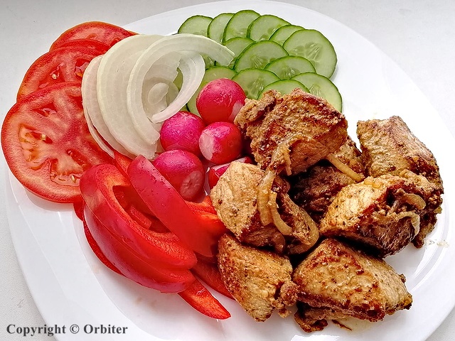 #ЯПовар. Электрошашлык из свинины с маринованным луком.