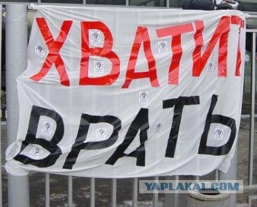 Мигрант устроил намаз в Московском метрополитене у всех на виду
