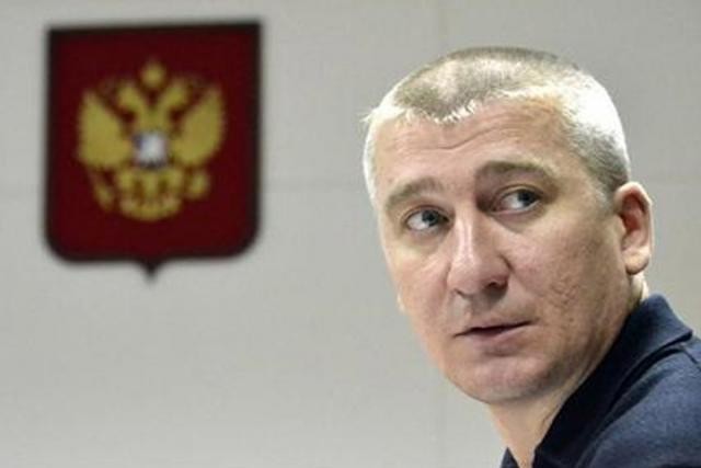 Экс-начальник продовольственного управления Минобороны Виктор Таразевич получал наличными по пять рублей с каждой банки тушенки