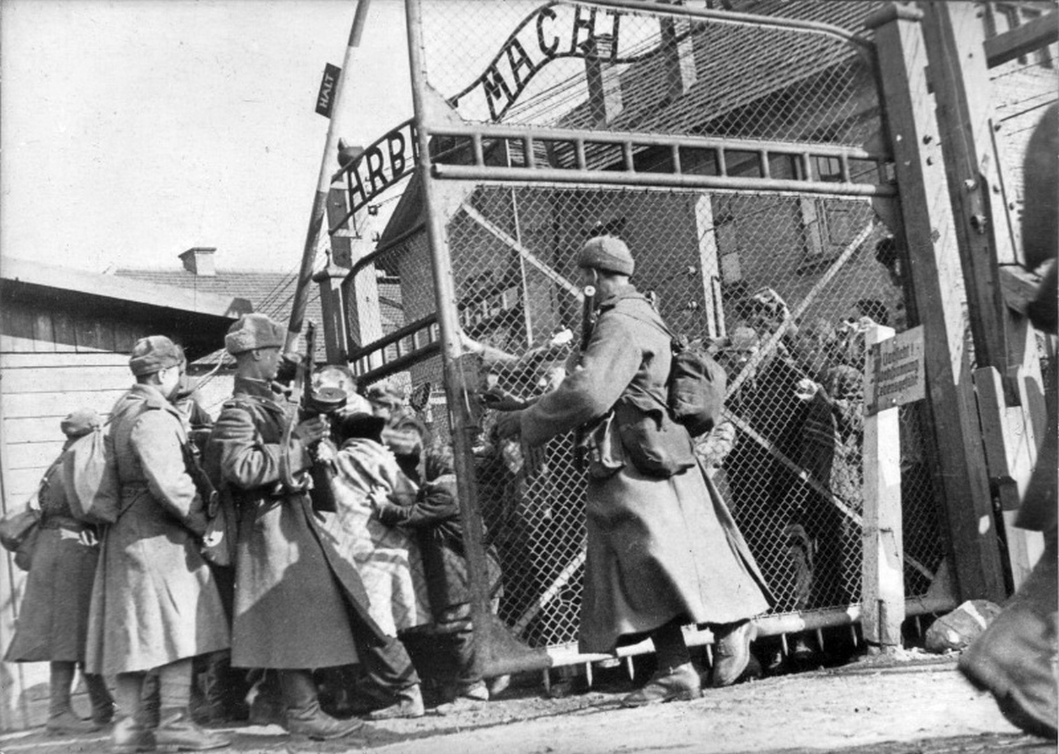 27 Января 1945 освобождение узников Освенцима