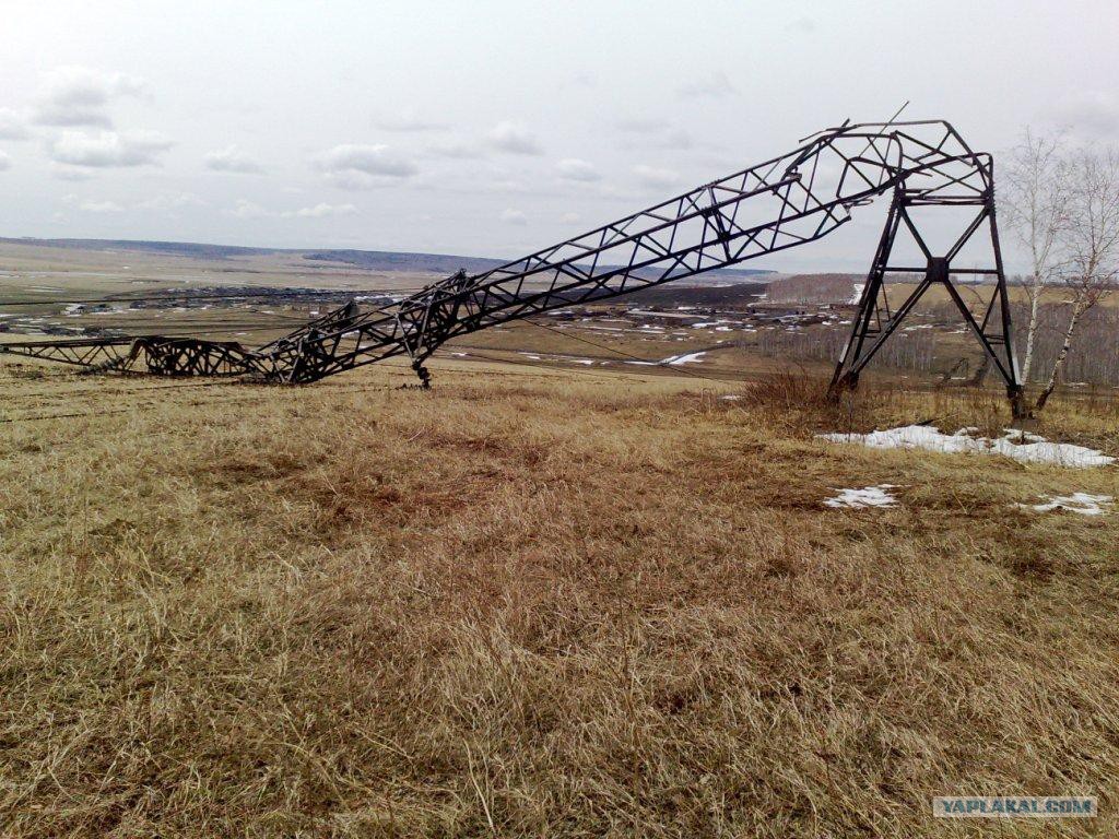 Опоры лэп в исландии