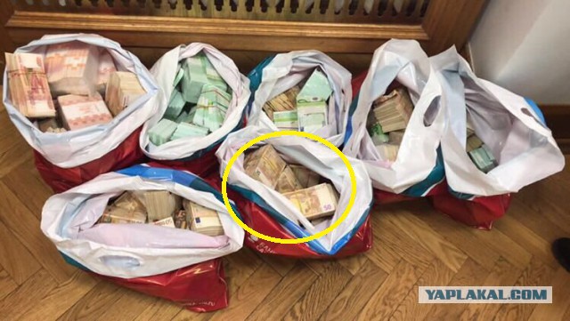 Вскрытие банковских ячеек арестованного главы Северо-Западного Ростехнадзора