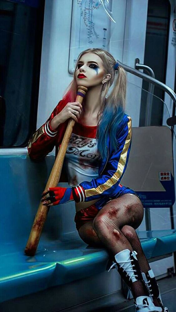 Да она косплейщица, пацаны