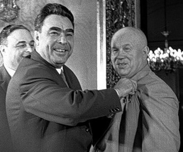 Брежнев собирает Хрущева на пенсию, 1964 год