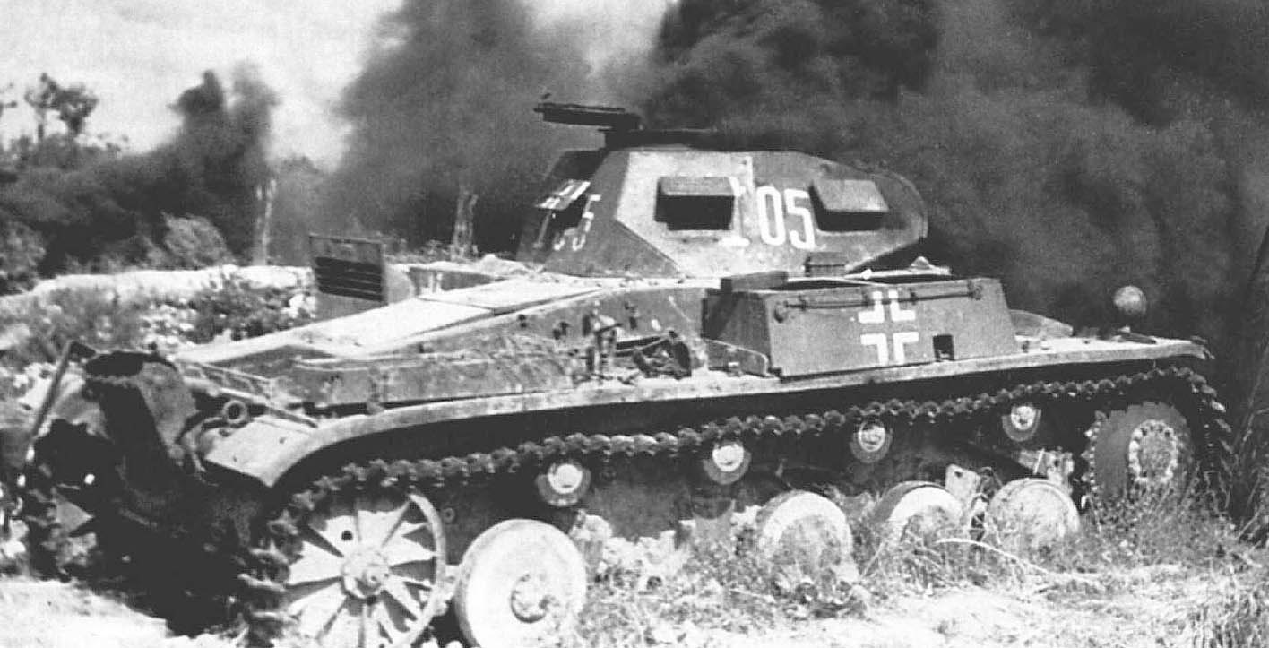Сколько фашистских танков уничтожил артиллерист борисов. PZ II Ausf c 1941. Подбитый фашистский танк. 12 Механизированный корпус 1941. Подбитые танки 7 механизированного корпуса 1941 год.