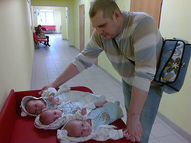 Будущий папа наконец-то понял, что у него будет... ТРОЙНЯ