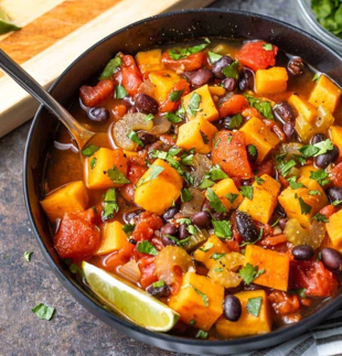Окорочок куриный с овощами, запеченый.