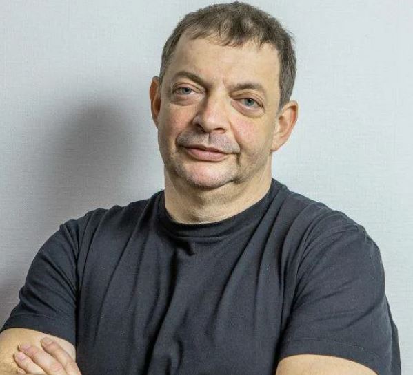 Совладелец одного из крупнейших банков Украины ополчился на флаг с панславянской расцветкой