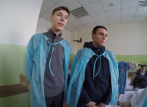 Школьники спасли пенсионерку, замерзавшую в снегу
