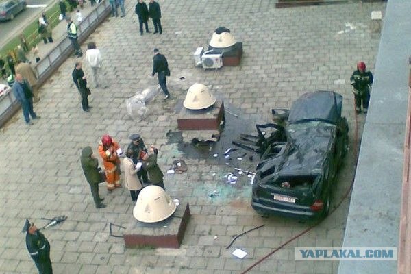 С паркинга упал Mercedes ML Brabus