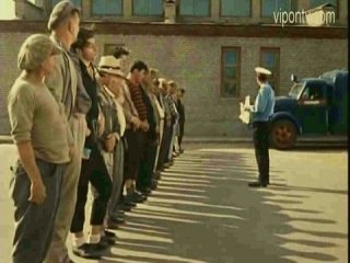 Пусть переходят в Россию, останутся живы!