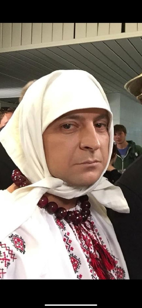 Купите ему кто нибудь костюм
