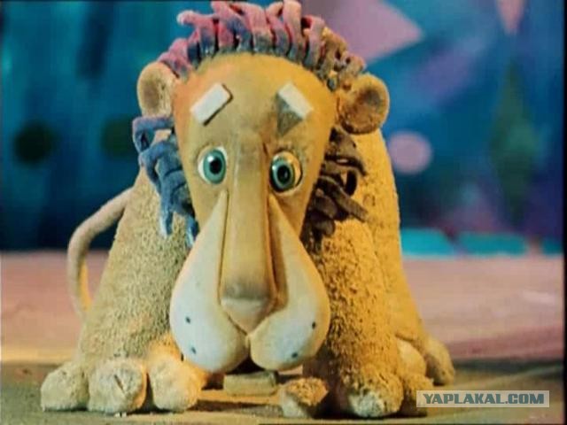 Огромный накачанный полуголый мужчина ворвался в отделение полиции в Орске и настучал нескольким сотрудникам