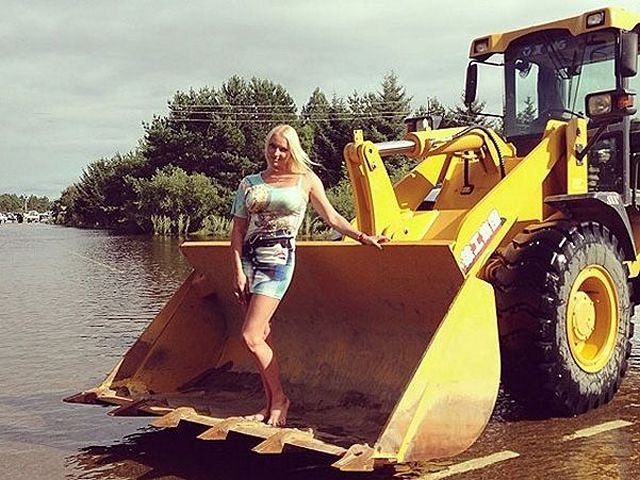 Волочкова на велосипеде врезалась в пальму