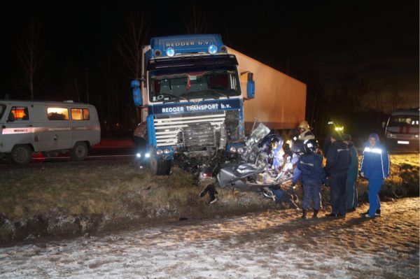 Смертельное ДТП: В Орловской области Mitsubishi Lancer на скорости 140 км/ч протаранил фуру Scania, 3 человека погибли