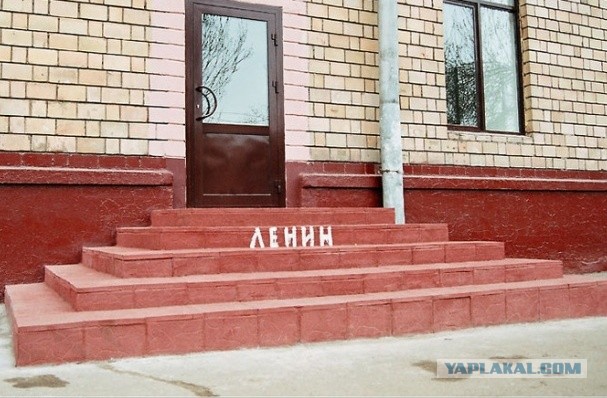 Ленин от такого портрета в Мавзолее вертится